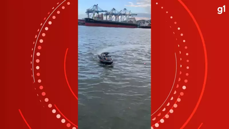 Moto aquática 'fantasma' chama atenção ao navegar sozinha no mar de Vitória