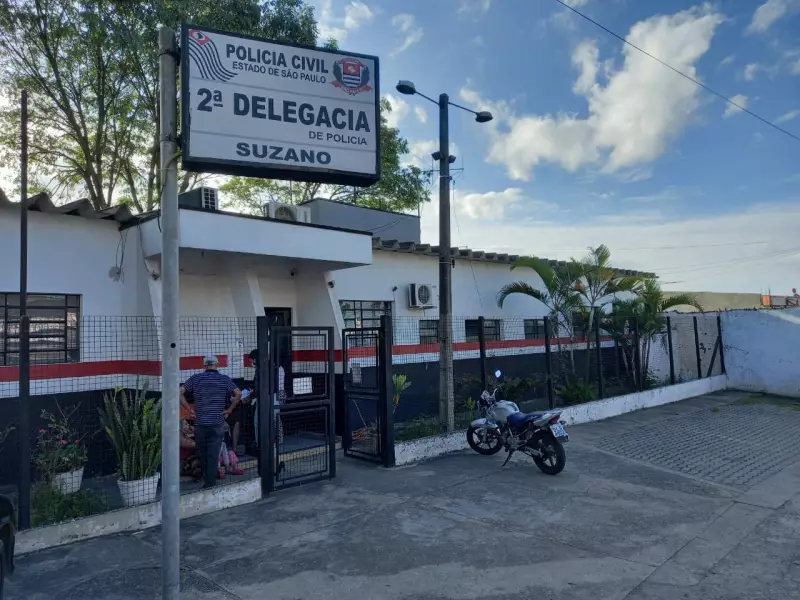 Motorista de ônibus prende suspeito durante assalto e leva veículo até terminal em Suzano