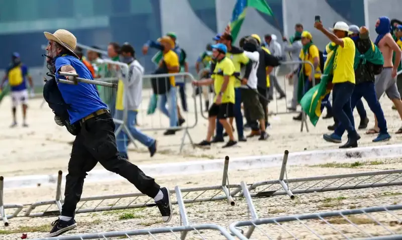 Mourão revela exclusivo: 'Não fui convocado para nenhuma reunião sobre plano de golpe'