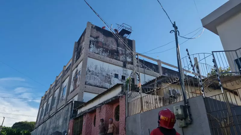 Mulher desmaia durante manutenção em caixa d'água e é resgatada pelo Corpo de Bombeiros em Santarém