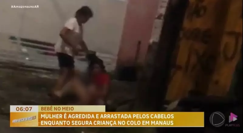 Mulher é arrastada pelos cabelos enquanto carregava criança no colo em Manaus: veja o vídeo chocante