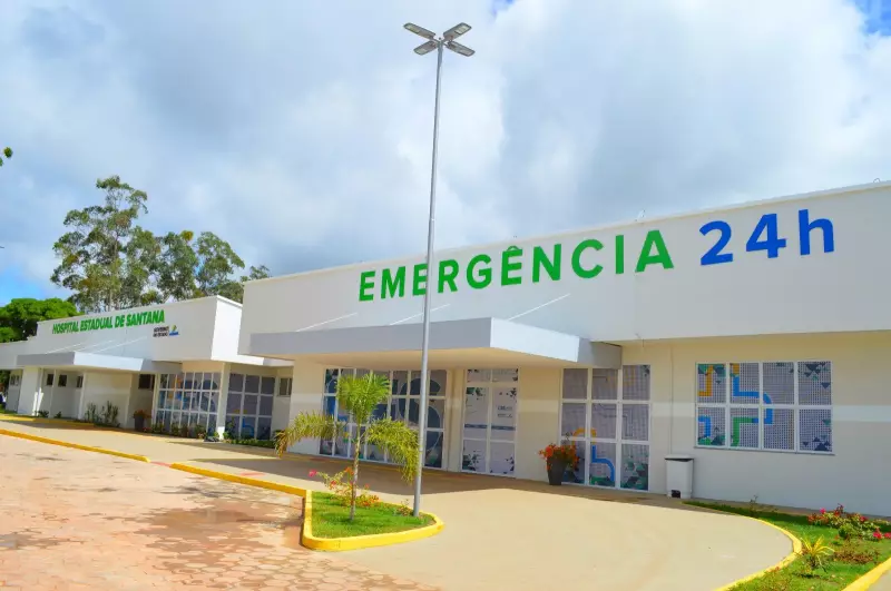 Mulher é esfaqueada várias vezes por ex-marido em Santana; suspeito está foragido