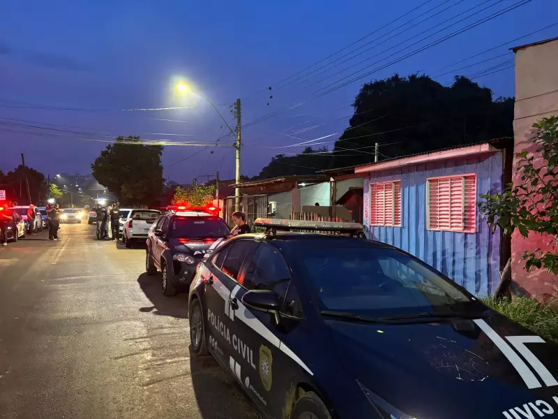 Mulher é presa no RS por suspeita de matar irmão em plano para assassinar a mãe; pai também é detido