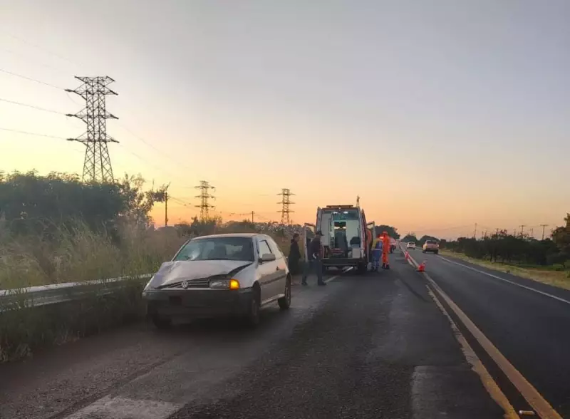 Mulher morre atropelada ao tentar atravessar a BR-452 em Uberlândia: tragédia no trânsito