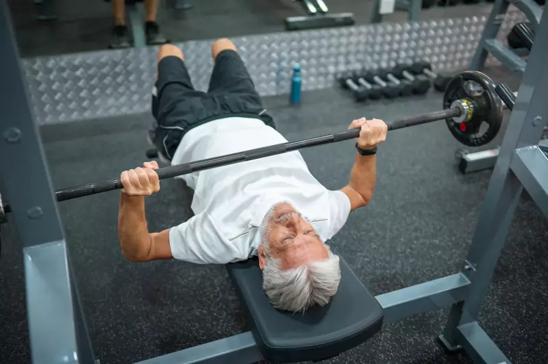 Musculação para idosos: Potência ou Força? Descubra a estratégia ideal para ganhos na terceira idade