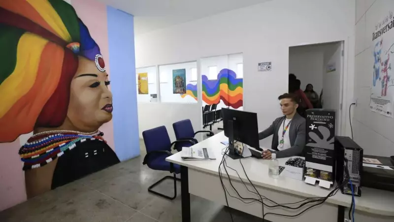Mutirão oferece serviços gratuitos para população LGBTI+ em Fortaleza