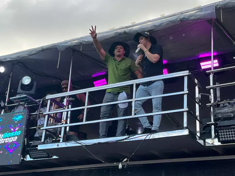 Natanzinho emociona plateia ao reencontrar familiares durante show em Sergipe