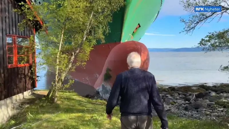 Navio cargueiro encalha no jardim de casa na Noruega: veja imagens surreais!