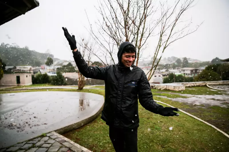 Neve no RS: Confira as imagens impressionantes da primeira queda de neve do ano no Rio Grande do Sul