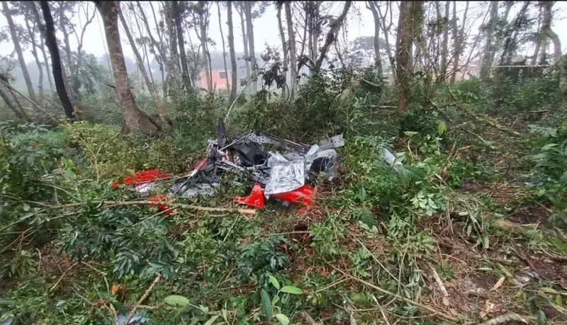 Nevoeiro intenso causa queda de girocóptero em São Francisco do Sul, SC