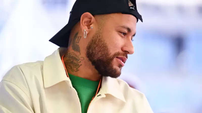Neymar encanta seguidores ao postar fotos raras com as filhas Mavie e Helena juntas