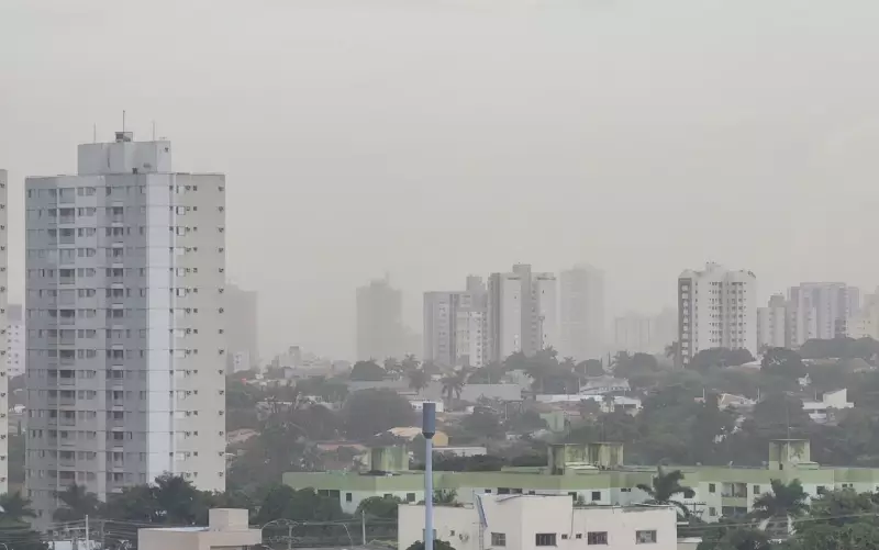 Nuvem de poeira encobre Goiânia e previsão aponta queda nas temperaturas