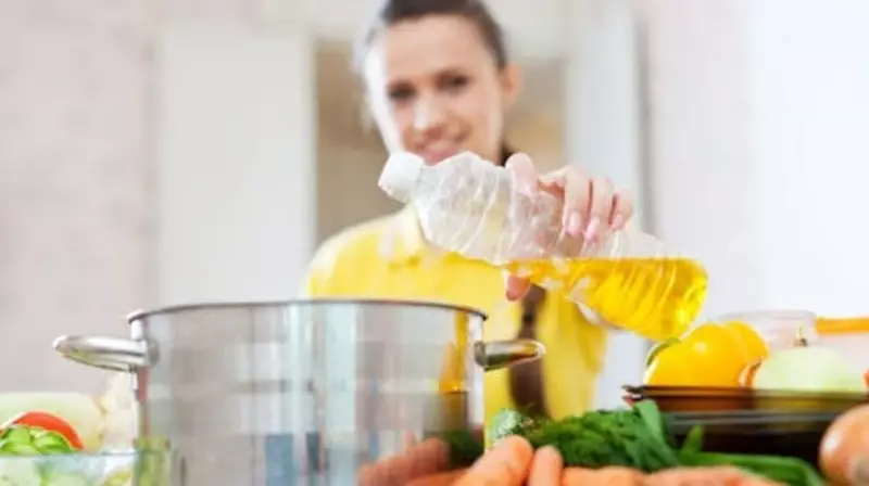 Óleos vegetais na cozinha podem estar ligados a câncer de mama agressivo, revela estudo