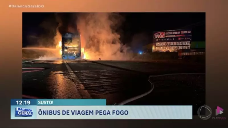 Ônibus de viagem pega fogo após pneu estourar em rodovia de Rio Verde (GO)