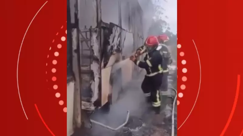 Ônibus escolar pega fogo e é destruído em Moju, no Pará: veja imagens