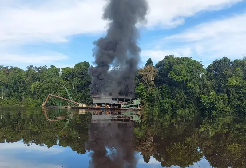Operação ambiental destrói draga usada em garimpo ilegal no Amazonas