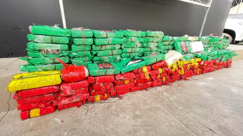 Operação apreende mais de 150 kg de drogas em câmara frigorífica de embarcação no Amazonas