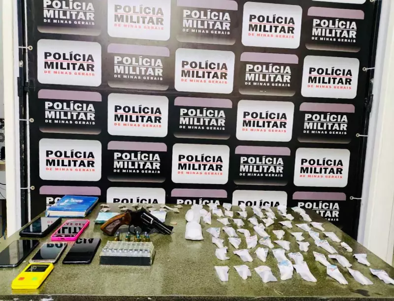 Operação contra o tráfico em MG: cinco presas e menor apreendido com drogas