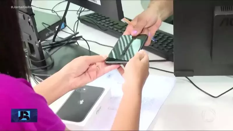 Operação da Polícia Civil em Salvador devolve mais de 100 celulares roubados