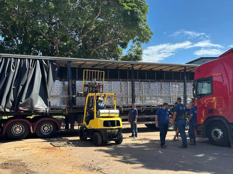 Operação da Receita apreende 96 mil latas de cerveja e 176 mil kg de linguiça no DF