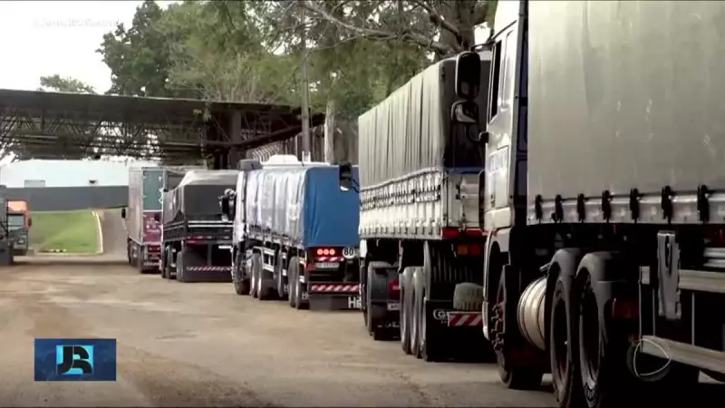 Operação Padrão causa fila de quase mil caminhões no Porto Seco de Foz do Iguaçu