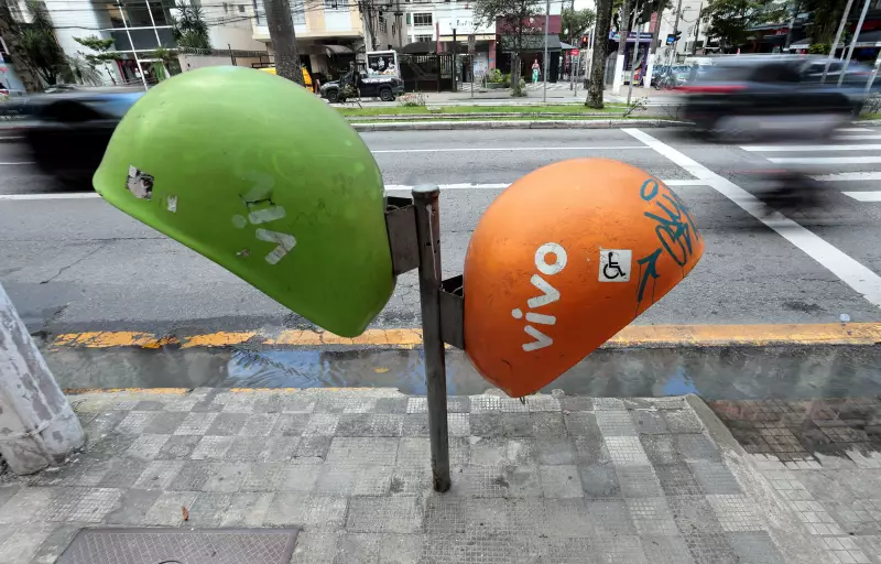Orelhões em Santos: Quantos ainda existem e qual o futuro deles na cidade?