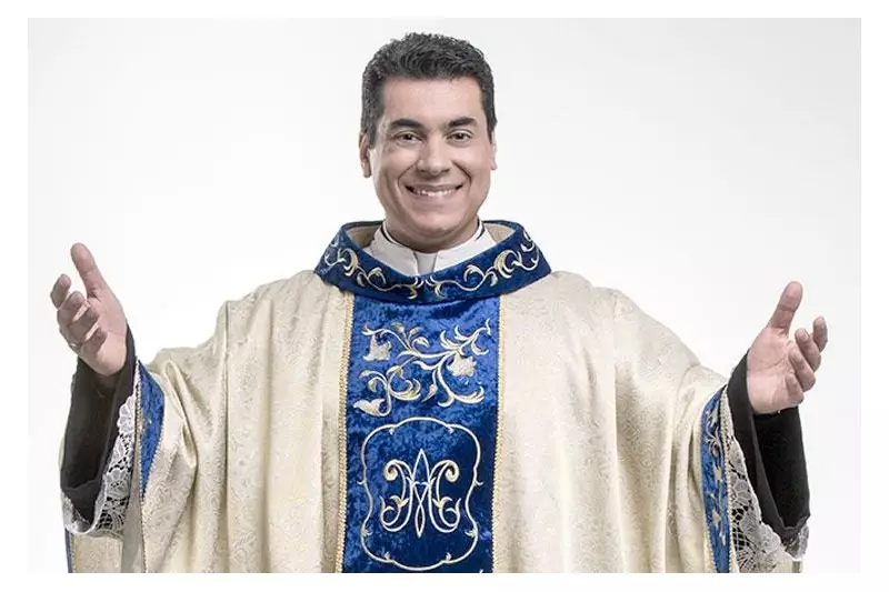 Padre influencer recusa batizar bebê reborn e gera polêmica nas redes sociais