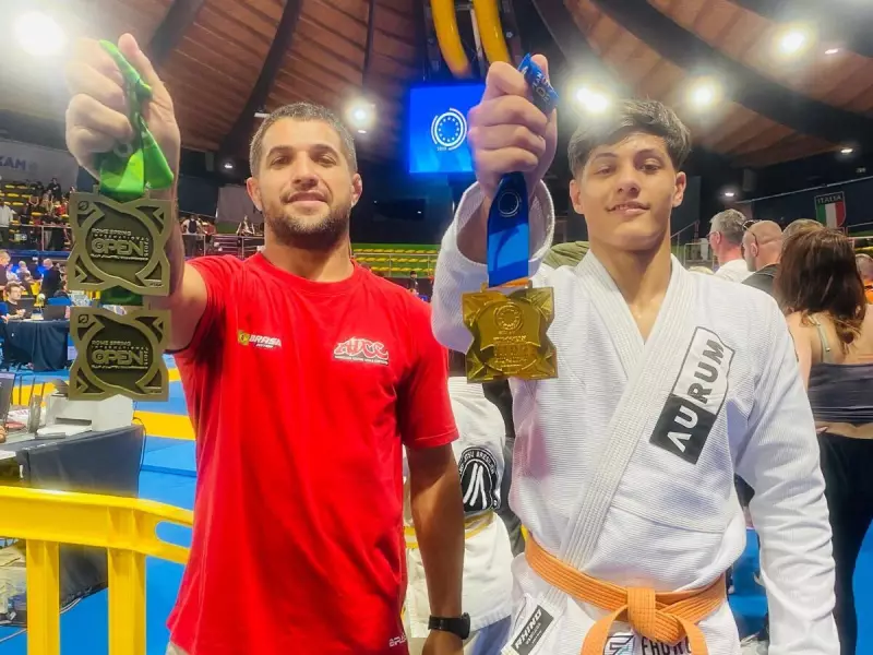 Pai e filho de Blumenau brilham em torneio de jiu-jitsu: 1º e 3º lugares!