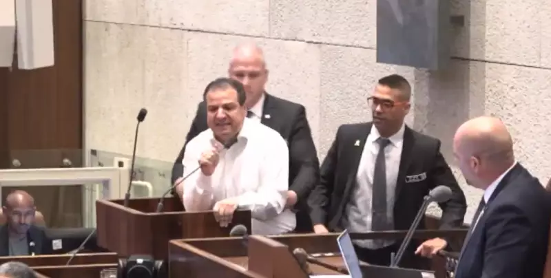 Parlamentar israelense é expulso à força após criticar guerra em Gaza — veja o vídeo
