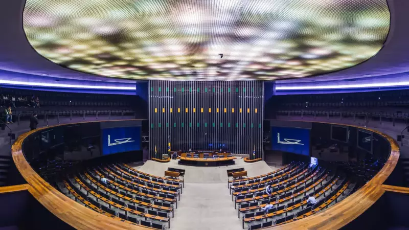 PEC que acaba com reeleição pode ser adiada devido a divergências sobre mandato de senadores