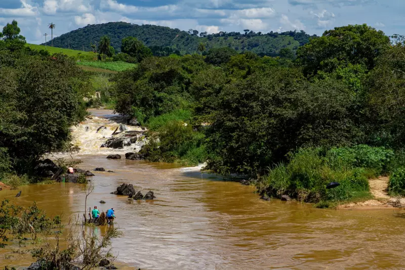 Pescador desaparece no Rio Pará em Nova Serrana: bombeiros intensificam buscas