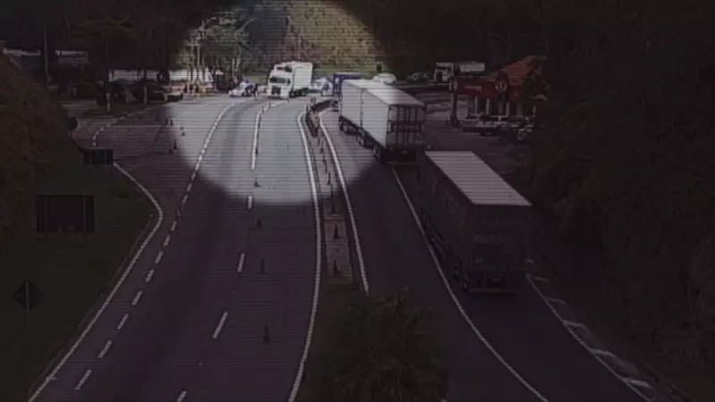 PF desarticula esquema de tráfico de drogas em caminhões de frango congelado no RJ