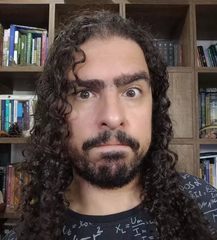 Pirulla, youtuber e biólogo, sofre AVC e está internado em UTI em São Paulo