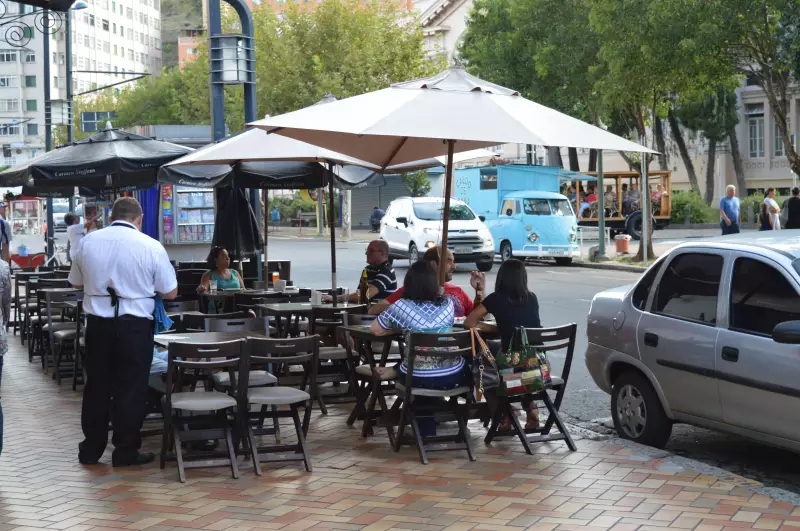 Poços de Caldas lança cartilha para regulamentar som ao vivo em bares e restaurantes