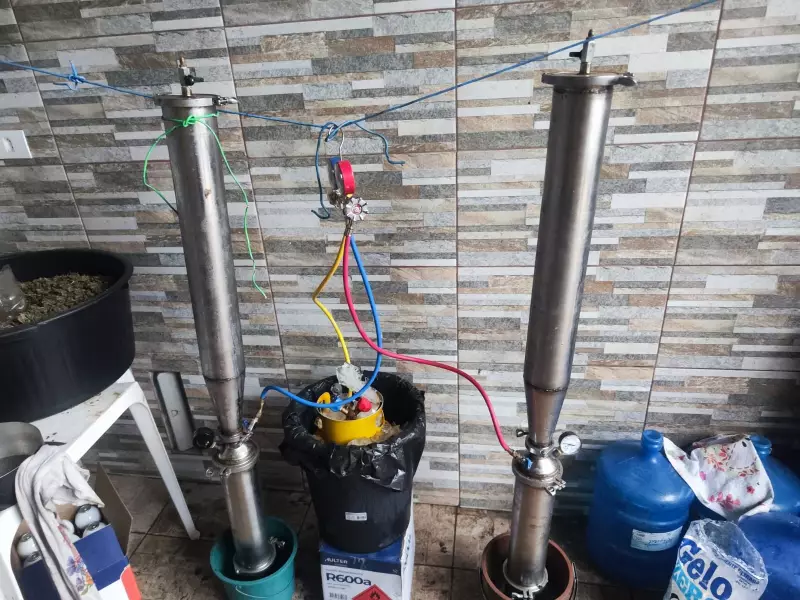 Polícia desmantela laboratório clandestino de drogas no litoral de SP; quadrilha é presa