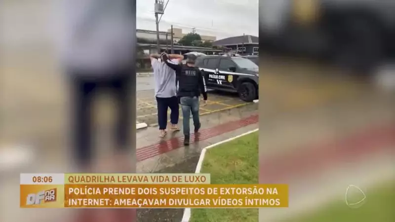 Polícia prende dupla que ameaçava vazar vídeos íntimos na internet em Brasília