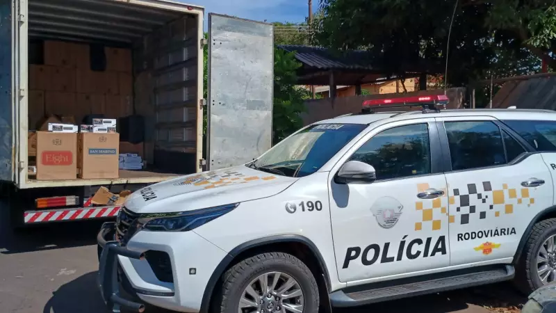 Polícia Rodoviária apreende quase 50 mil maços de cigarros sem nota fiscal no interior de SP