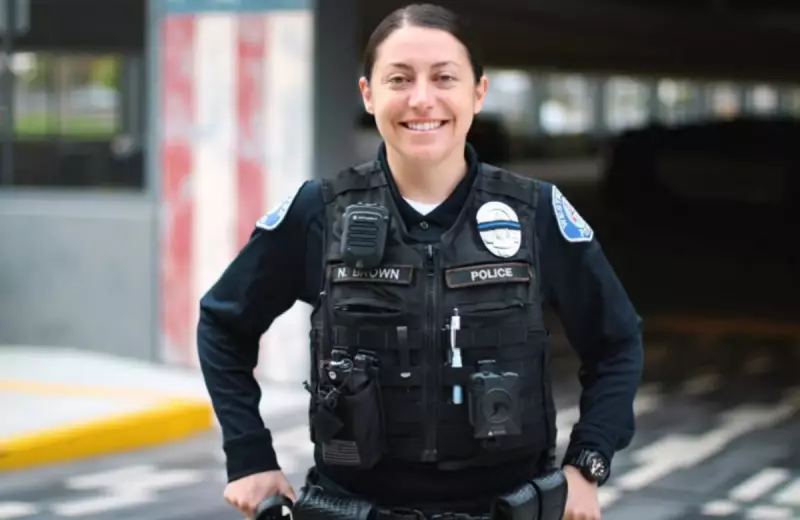 Policial é flagrada em festa enquanto recebia R$ 3 milhões em indenização nos EUA