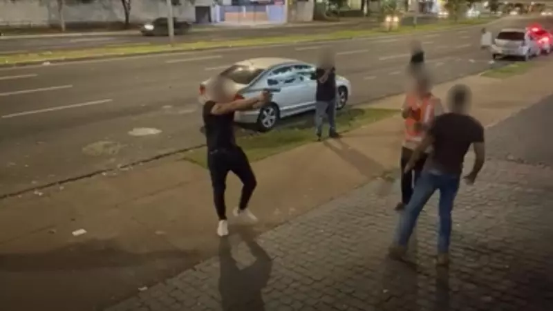 Policial militar em folga saca arma e agride homem com coronhada em briga na frente de boate em MG