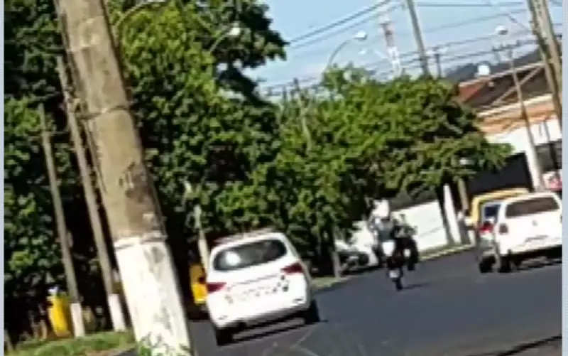 Policial militar empina moto durante serviço em Ribeirão Preto; vídeo viraliza