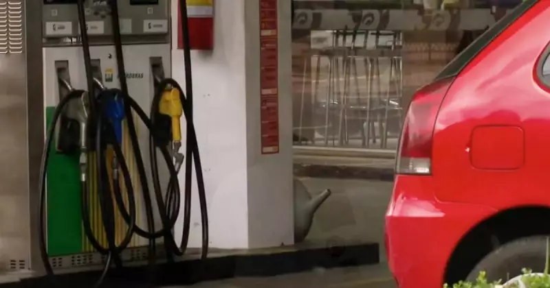 Por que a gasolina em Curitiba é a mais cara do Paraná, mesmo perto de uma refinaria?