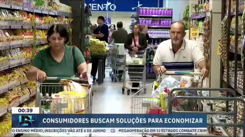 Preços altos dos alimentos fazem consumidores trocarem marcas e buscarem economia