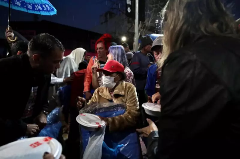 Primeira-dama de MT entrega alimentos e cobertores para população vulnerável em ação solidária