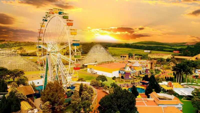 Profissionais da comunicação ganham entrada gratuita no Hopi Hari em junho