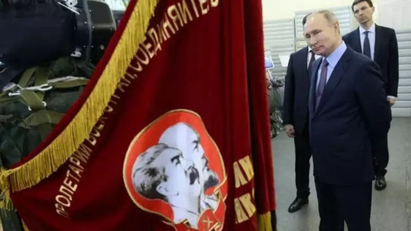 Putin resgata homenagens a Stalin: ditador ganha estátua e nome de aeroporto