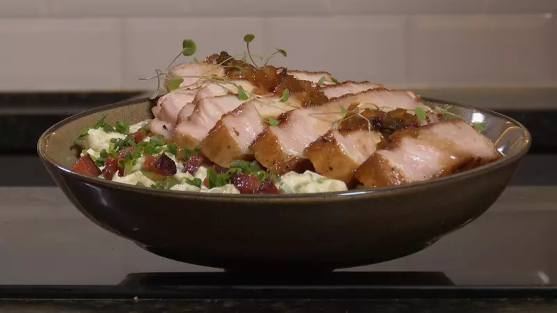 Receita Exclusiva: Ancho Suíno ao Molho de Laranja com Salada de Macaxeira e Bacon na Maionese