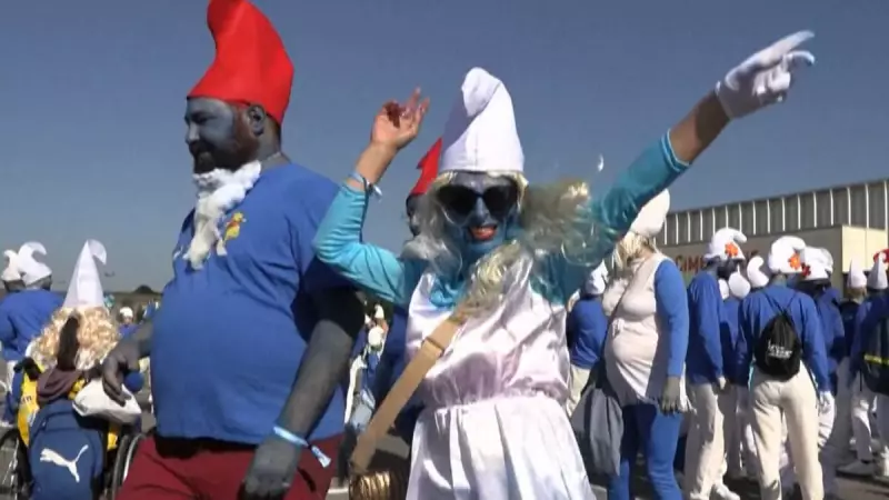 Recorde mundial! Cidade francesa reúne mais de 3 mil pessoas fantasiadas de Smurfs