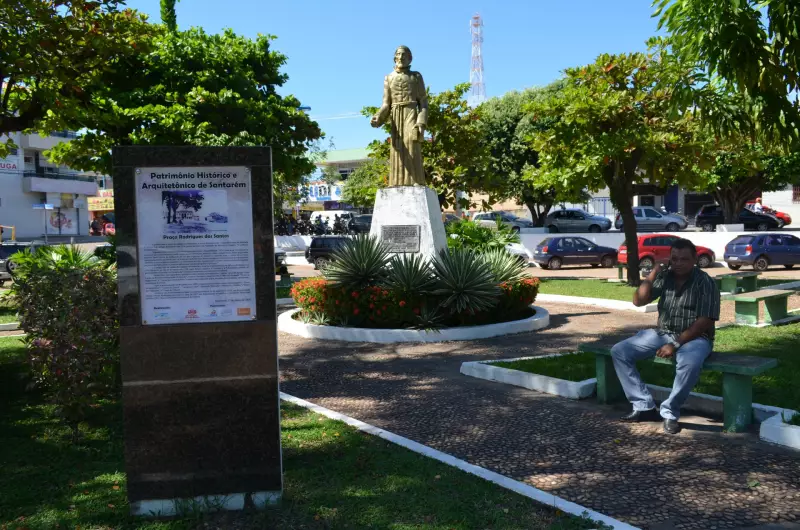 Revitalização da Praça Rodrigues dos Santos: Novo paisagismo e espaço para eventos em Santarém