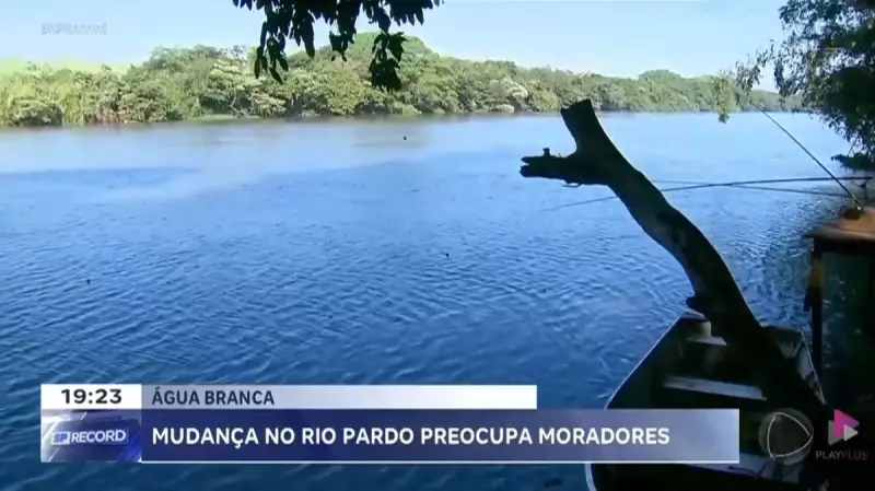 Rio Pardo muda de cor em Jardinópolis, SP, e acende alerta ambiental