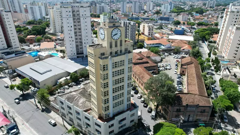 Rua de acesso à Praça da CTI em Taubaté é interditada para manutenção urgente